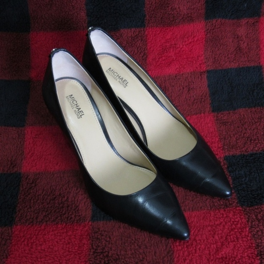 MICHAEL Michael Kors Black Leather Pumps